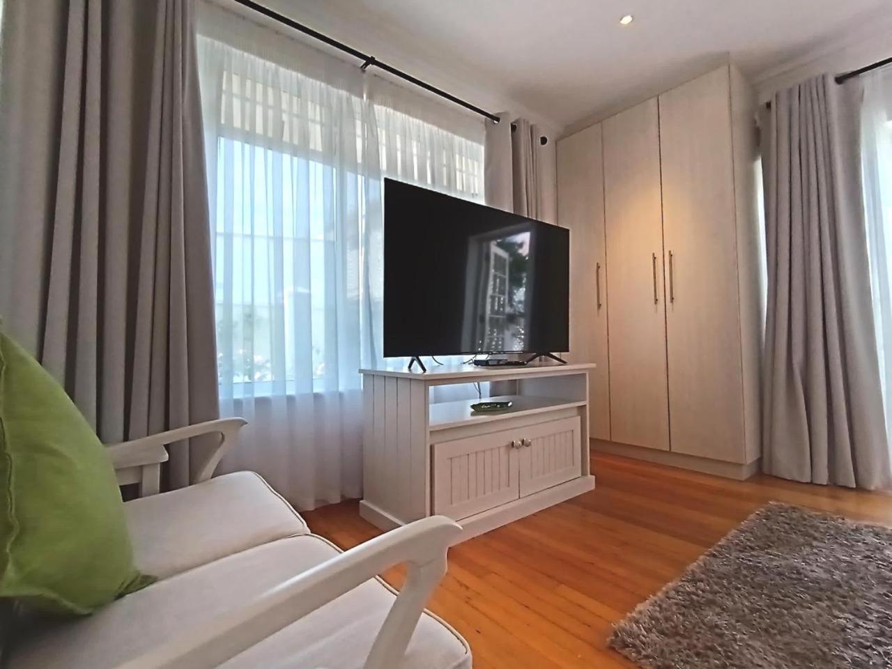 On The Bay Bed & Breakfast Port Elizabeth Luaran gambar