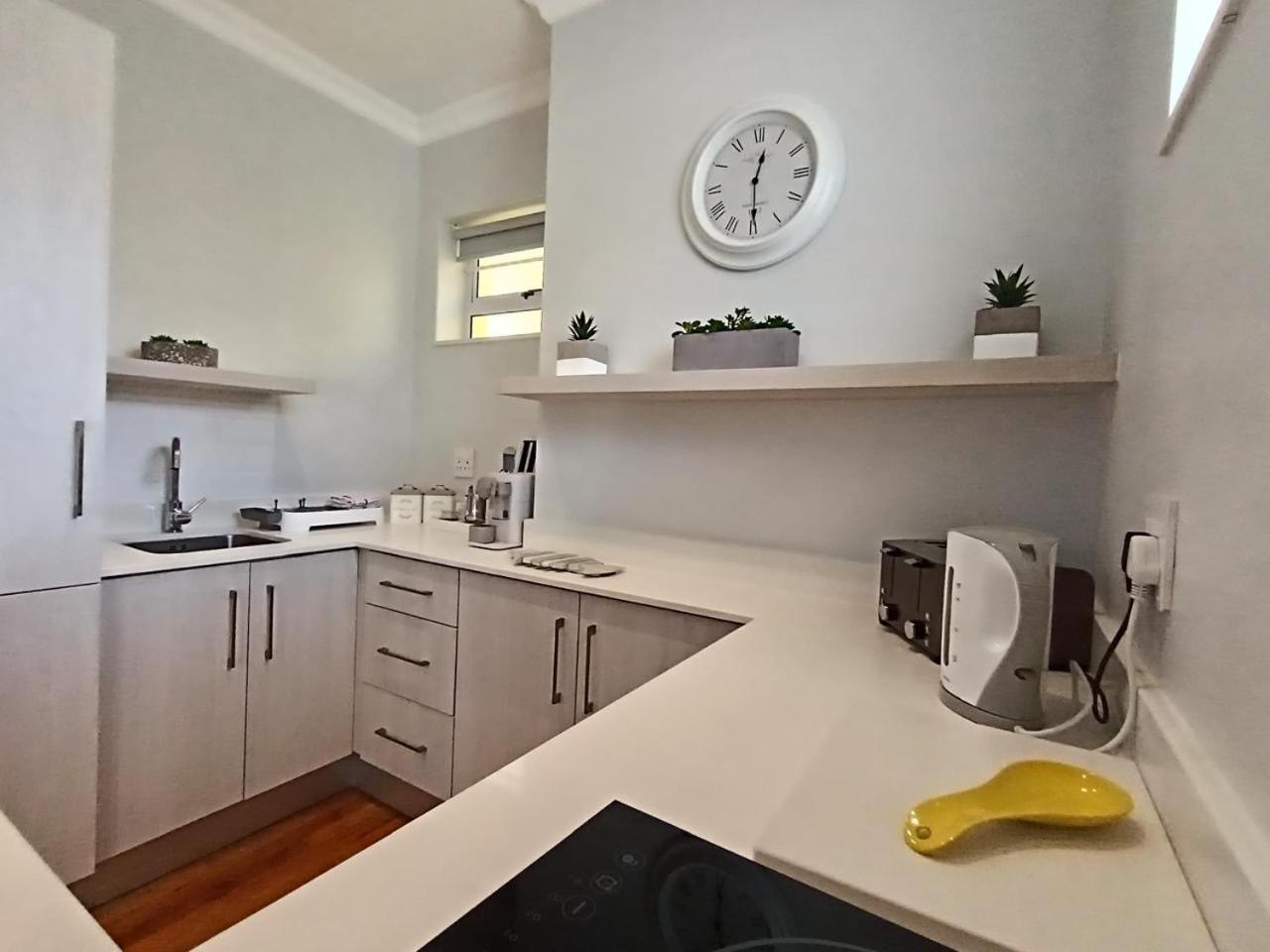 On The Bay Bed & Breakfast Port Elizabeth Luaran gambar