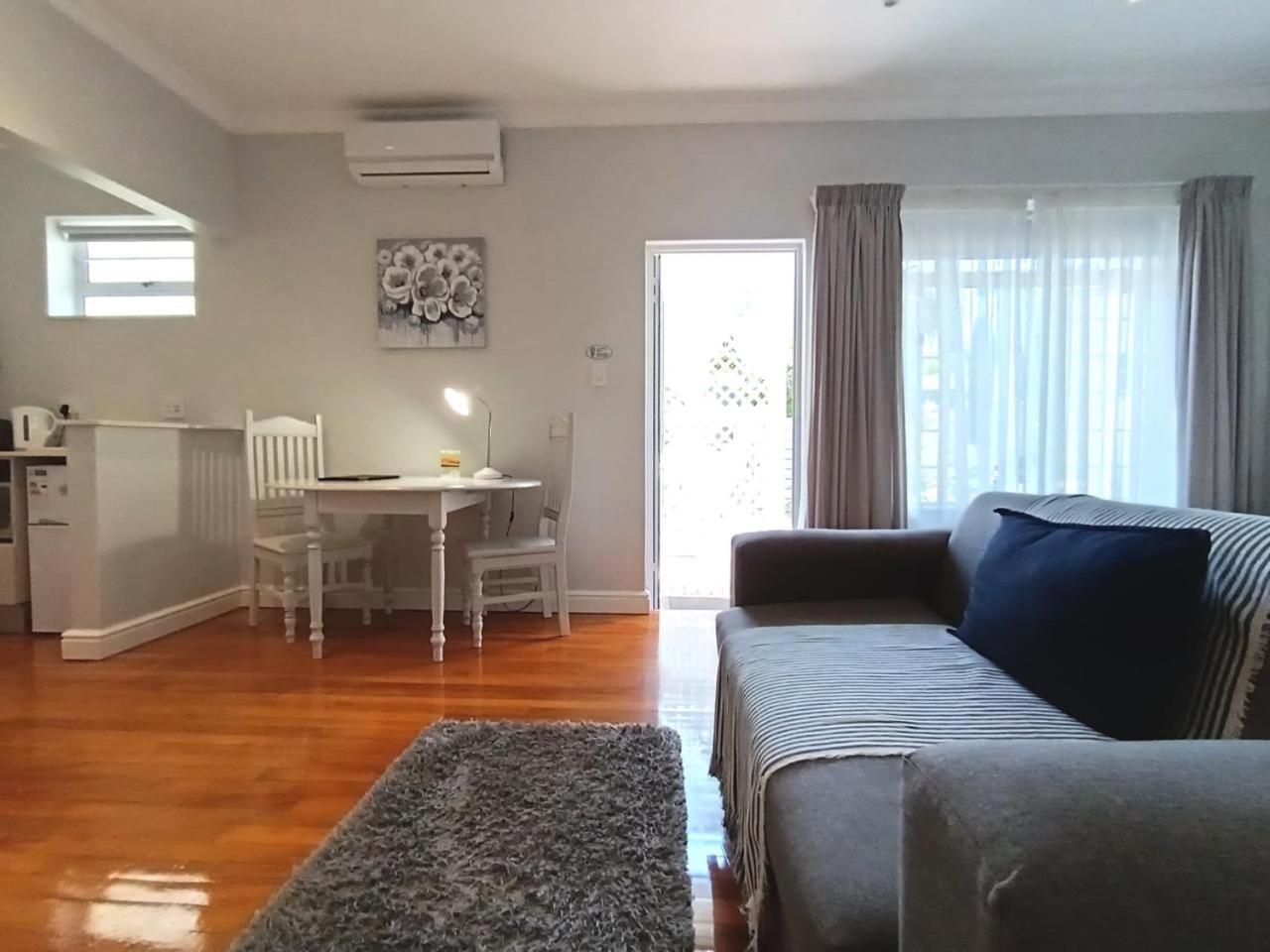 On The Bay Bed & Breakfast Port Elizabeth Luaran gambar