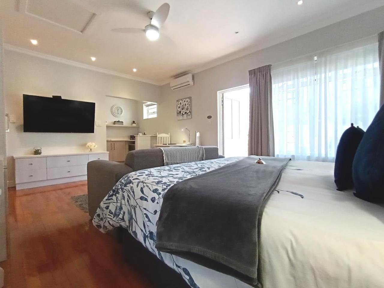 On The Bay Bed & Breakfast Port Elizabeth Luaran gambar