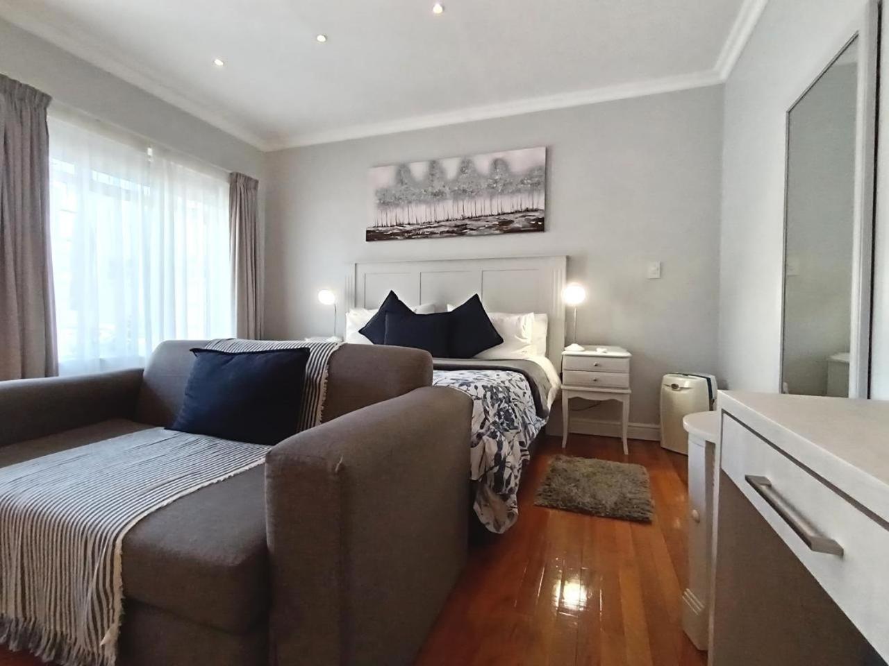 On The Bay Bed & Breakfast Port Elizabeth Luaran gambar